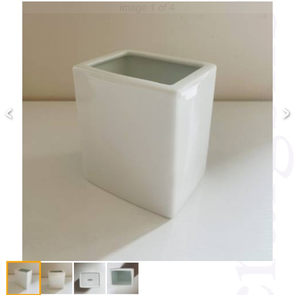 Fine White Porcelain Toothbrush Holder